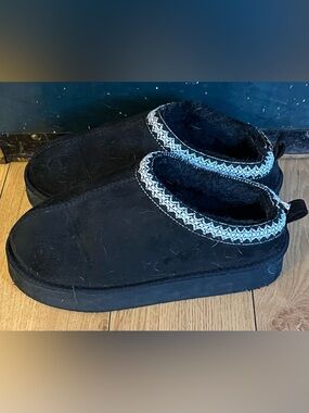 Black Slip On’s with White Trim